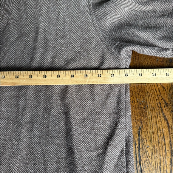 L.L. Bean Taupe Herringbone‎ Casual Shirt - Picture 5 of 5